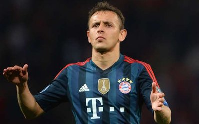 بایرن با بدشانسی شروع کرد | رافینیا مصدوم شد