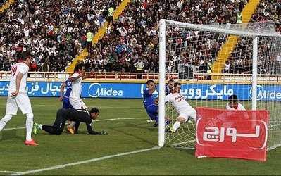 لیگ برتر | حاشیه‌های پدیده - استقلال / برخورد نیروی انتظامی با چند عضو کادر فنی استقلال