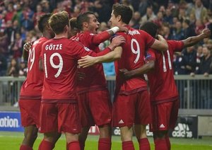 شادی بازیکنان بایرن|بایرن مونیخ 5 - 0 دینامو زاگرب / لیگ قهرمانان