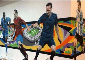 ريبری - کریس رونالدو - اینیستا|طرح های زیبایی ازبازیکنانی همچون : ریبری ، اینیستا و کریس رونالدو روی دوار کشیده شده بود