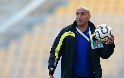 عکس روز | منصوریان در کنار معلولان ذهنی