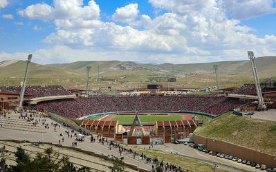 حرف های جنجالی مسئول بلندگوی ورزشگاه یادگار امام (ره): منظور من از برگزاری مراسم، انتخاب بهترين بازيكن زمين بود / اينترنت و تلفن‌ها قطع نشدند