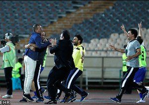 شادی کادر فنی استقلال خوزستان|پرسپولیس 2-1 استقلال خوزستان / لیگ برتر