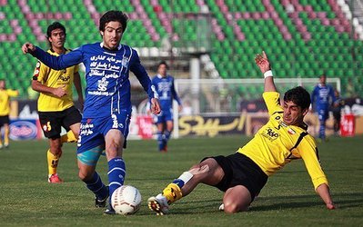 معاون وزیر خواستار توضیح دو باشگاه سپاهان و استقلال بابت تخلف رعایت سقف قرارداد‌ها شد