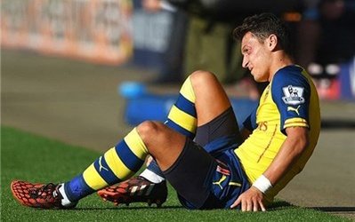 ونگر: اوزیل با یک پاس ساده مصدوم شد! / آسیب‌دیدگی بازیکنانم ربطی به تمرینات ندارند