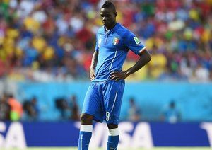 ماریو باروواه بالوتلی|نگاه پر از حسرت سوپرماریو بعد از هدر دادن موقعیت مناسب گزنی مقابل کاستاریکا .