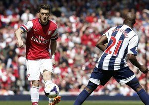 مسوت اوزیل - یوسف مولومب|لحظه پاس زیبای مسوت اوزیل