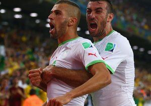 ایسلام سیلمانی|شادمانی ایسلام سیلمانی، مهاجم الجزایر ، بعد از گلزنی مقابل روسیه.