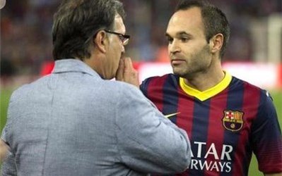 اینیستا: مارتینو بهترین گزینه برای هدایت بارسلوناست