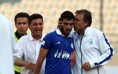 خبرنگار مارکا دربه‌در یک سئوال / استقلال چرا پیشنهاد لالیگایی بازیکنش را رد کرده است؟