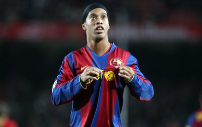 بازنشستگی رونالدینیو / یک قهرمان دیگر از برزیل 2002 کفش هایش را آویخت