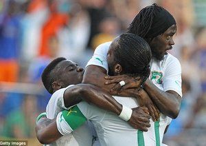 جروینهو - دروگبا|جشن بازیکنان ساحل عاج بعد از باز کردن دروازه السالوادور.