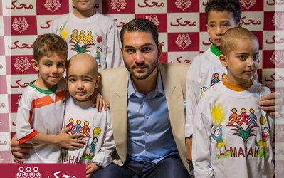 هدیه علیرضا حقیقی به کودکان محک