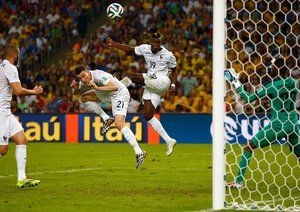 پل پوگبا|ضربه سر دیدنی توسط پل پوگبا ، هافبک تیم ملی فرانسه.