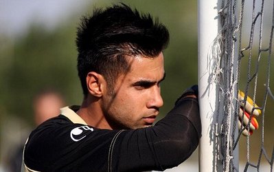 خالکوبی دست دروازه‌بان استقلال برای یک عکاس دردسرساز شد!