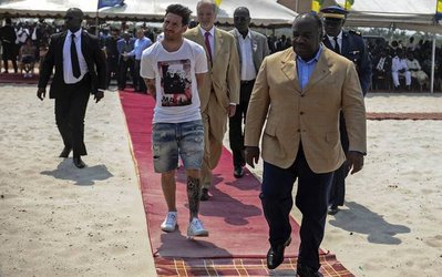 سوژه روز | سفر عجیب مسی به گابن/ 2.4 میلیون پوند و رئیس جمهوری که راننده ستاره بارسلونا شد!