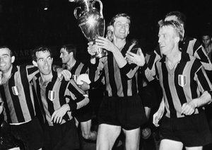 فینال لیگ قهرمانان اروپا 1964|اینتر 3-1 رئال را در یک بازی تماشایی در فینال لیگ قهرمانان سال 1964 در وین شکست می دهد.