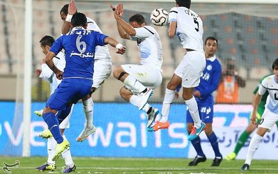 حاشیه‌های استقلال تهران - پیکان | شعار علیه رحمتی و حضور مهاجم سابق در ورزشگاه