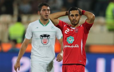 حاشیه‌های پرسپولیس - ذوب‌آهن | شعار جدید تماشاگران علیه کمیته داوران و خاموش شدن اسکوربرد ورزشگاه!