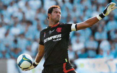 مدیر برنامه های برونو فرناندز دسوزا: موکلم ده پیشنهاد دارد