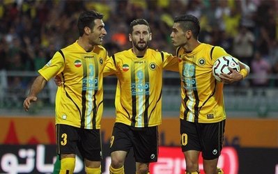 خلعتبری: دوست دارم فوتبالم را در سپاهان تمام کنم / از خداحافظی حدادی‌فر ناراحت شدم