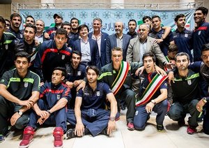 رضا حقیقی‌ - پژمان منتظری - امیر حسین صادقی - هاشم بیک زاده - جواد نکونام - کارلوس کیروش - احسان حاج صفی - رضا قوچان نجاد - علیرضا حقیقی - حسین ماهینی - علیرضا جهانبخش