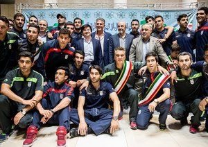 رضا حقیقی‌ - پژمان منتظری - امیر حسین صادقی - هاشم بیک زاده - جواد نکونام - کارلوس کیروش - احسان حاج صفی - رضا قوچان نجاد - علیرضا حقیقی - حسین ماهینی - علیرضا جهانبخش|None