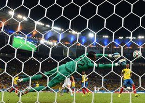 الکساندر دومینگز|سیو قشنگ توسط الکساندر دومینگز ، گلر اکوادور .