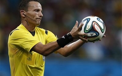 داور بازی نیمهنهای مشخش شد؛ حیمودی از الجزایر