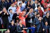 حاشیه پرسپولیس - پیکان / اعتراض هواداران پرسپولیس و واکنش جالب پنجعلی