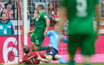 بوندسلیگا | بایرن 0 - آگسبورگ 1 / دورتموند 2 - هرتا 0 / مونشن‌گلادباخ 3 - لورکوزن 0 / کـابـوس برای پپ با شکست 10 نفره از آگسبورگ تکمیل شد / کلوپ امیدوار به صعود به لیگ اروپا ماند