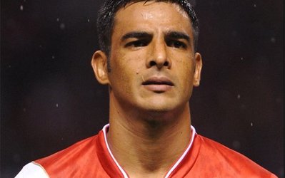 حضور اومانیا با پیراهن شماره 22 در درفشی‌فر