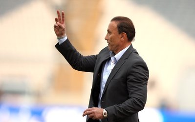 درخشان: به خدا از این وضعیت خسته شده‌ام / مکانی در تصمیم‌گیری‌اش ثبات ندارد! / شايد بازيكنانم از جايي خط مي‌گيرند