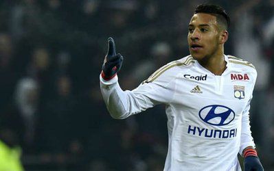 کورنتین تولیسو برای ماندن در لیون از خیر پیشنهاد 37.5 میلیون یورویی ناپولی گذشت