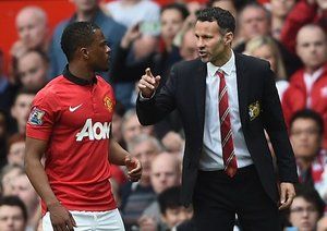 رایان جوزف گیگز - پاتریس اورا|گوشزد کردن مسائل تاکتیکی توسط گیگز به اورا.