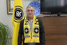 مربی لیگ برتری برای تمدید قرارداد ۲.۵ میلیارد می‌خواهد