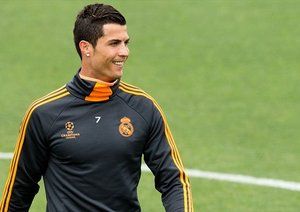 جلسه تمرینی رئال با حضور رونالدو پیش از فینال لیگ قهرمانان اروپا|کریستیانو رونالدو، در جلسه تمرینی رئال مادرید پیش از دیدار فینال لیگ قهرمانان اروپا برابر اتلتیکو مادرید شرک می کند.