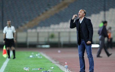 درخشان: در این زمین حتی نمی توانیم راه برویم چه برسد به اینکه فوتبال بازی کنیم