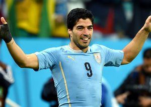 لوئیس سوارز|جشن لوئیس سوارز بعد از باز کردن دروازه تیم ملی انگلستان .