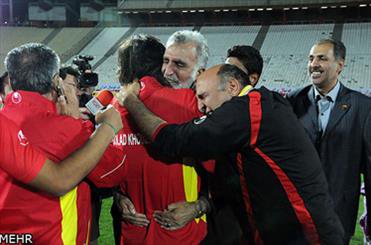 سرمربی فولاد اول خردادماه جراحی می‌کند