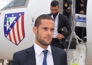 ماریو سوارس|ماریو سوارس از باشگاه اتلتیکو ماردید همراه با سایر هم تیمی ها برای دیدار در فینال لیگ قهرمانان اروپا برابر رئال مادرید، در فرودگاه شهر لیسبون از هواپیما پیاده می شود.