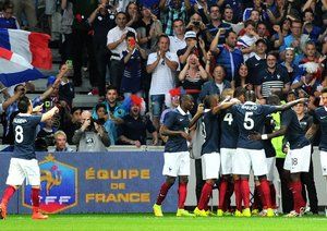 فرانسه|جشن بازیکنان تیم ملی فرانسه بعد از باز کردن دروازه حریفشان جاماییکا.
