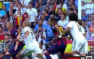 نشریه مارکا: داور ال‌کلاسیکو پنالتی‌های رئال و بارسا را نادیده گرفت