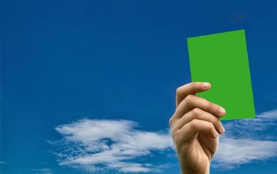 پای کارت سبز به فوتبال باز شد