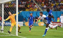 گل دوم ایتالیا به انگلستان توسط بالوتلی