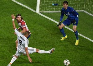 کریم بنزما|کریم بنزما نمی تواند توپ ارسالی رونالدو را به گل تبدیل کند.