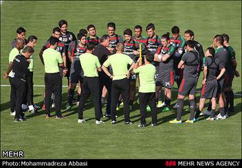 عکس یادگاری رئیس با عکاسان و حضور دو بازیکن لژیونر در اولین تمرین