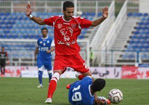 تقابل بازیکن پرسپولیس با حریف