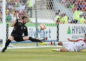 علی‌ رضا حقیقی‌|ایران 1 (6) - (7) 1 عراق / جام ملت های آسیا 2015