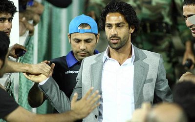 بازی دو سر برد فرهاد مجیدی با حضور در استادیوم